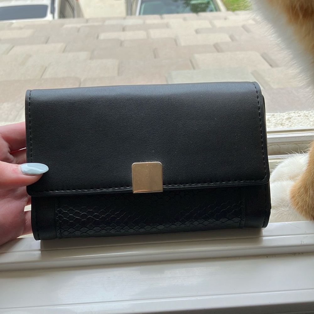 Small black wallet, good size